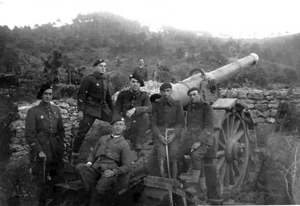 Ligne Maginot - BAISSE DU PAPE (2° BIE 157° RAP) - (Position d'artillerie préparée) - Photo probablement prise à la position d'artillerie de la Baisse-du-Pape
Canon de 155 de Bange 