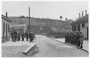Ligne Maginot - GRAND HOHEKIRKEL - (Ouvrage d'artillerie) - Les baraquements extérieurs et l'entrée de l'ouvrage
Photo prise en 1940