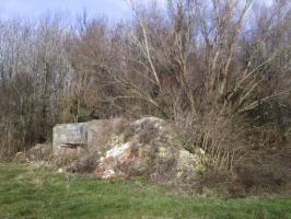 Ligne Maginot - A53 - CEDRE - (Blockhaus pour canon) - Situé dans un bosquet au lieu-dit 'Mansart'.
Il est visible depuis un chemin de terre venant de D 50a.