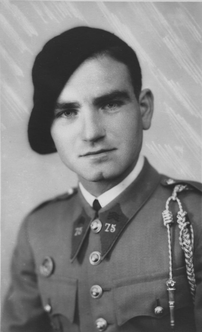 Ligne Maginot - 95° Bataillon Alpin de Forteresse (95° BAF) - Le lieutenant CAIRASCHI , commandant la SES/95 en uniforme du 75° BAF