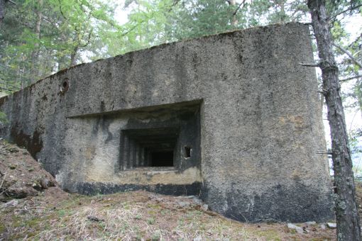 Ligne Maginot - Blockhaus de PONT du THIERET Nord - Vue de la seconde embrasure, embrasure pour canon de 25 AC