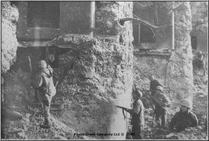 Ligne Maginot - SIMSERHOF - (Ouvrage d'artillerie) - Le  bloc 5 en 1944
Dégâts du bloc d'artillerie après l'attaque américaine