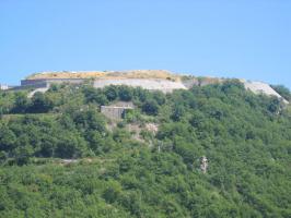 Ligne Maginot - BARBONNET - Fort SUCHET - Vue d\'ensemble du fort Suchet avec au premier plan l\'ouvrage maginot du Barbonnet construit en contrebas du fort Suchet