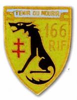 Ligne Maginot - Insigne du 166° RIF - Insigne du 166° RIF
Devise « Tenir ou mourir ». Dans un écu, un loup noir hurlant et une croix de Lorraine rouge.