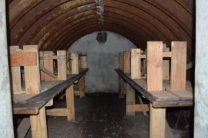 Ligne Maginot - Batterie du Strengwald - Abri de l'encuvement 2. 
Il sert à l'entreposage de bancs et tables.