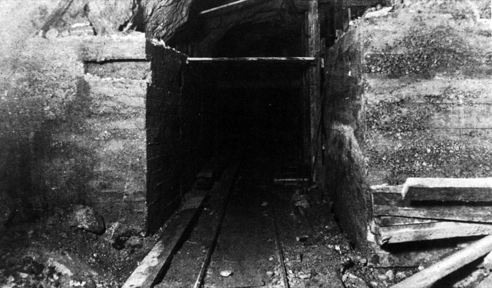 Ligne Maginot - CAP MARTIN - (Ouvrage d'artillerie) - Construction de l'ouvrage
Excavation des galeries, debut du bétonnage