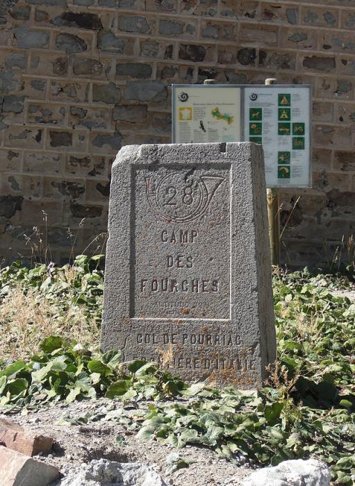 Ligne Maginot - Camp des Fourches - Borne cartouche