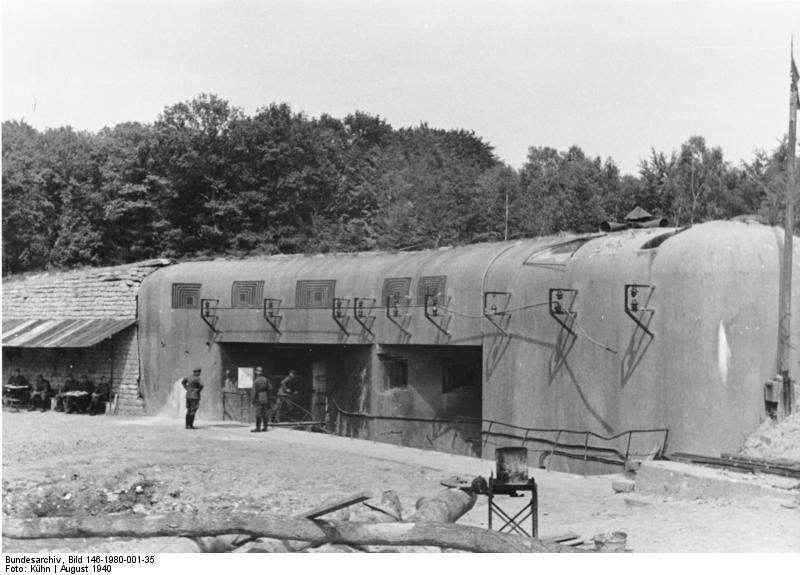 Ligne Maginot - SCHOENENBOURG - (Ouvrage d'artillerie) - Entrée hommes en aout 1940
Bundesarchiv, Bild 146-1980-001-35