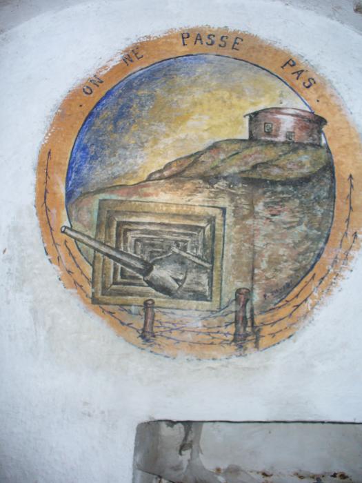 Ligne Maginot - Ouvrage d'artillerie de RIMPLAS - Bloc IS
L'insigne des troupes de forteresse peint dans l'ouvrage (photo de 1988)