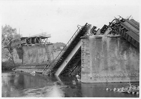 Ligne Maginot - Le pont de la voie ferrée enjambant la Blies à Sarreguemines - Photo de 1940