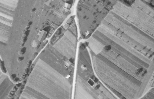 Ligne Maginot - BETTVILLER 3 (AVANT POSTE) - (Blockhaus pour arme infanterie) - Le blockhaus est clairement visible au centre vers le bas de la photo
