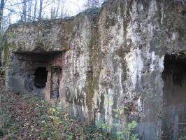Ligne Maginot - Casemate du Verbusch Est - La facade de l'entrée complètement labourée