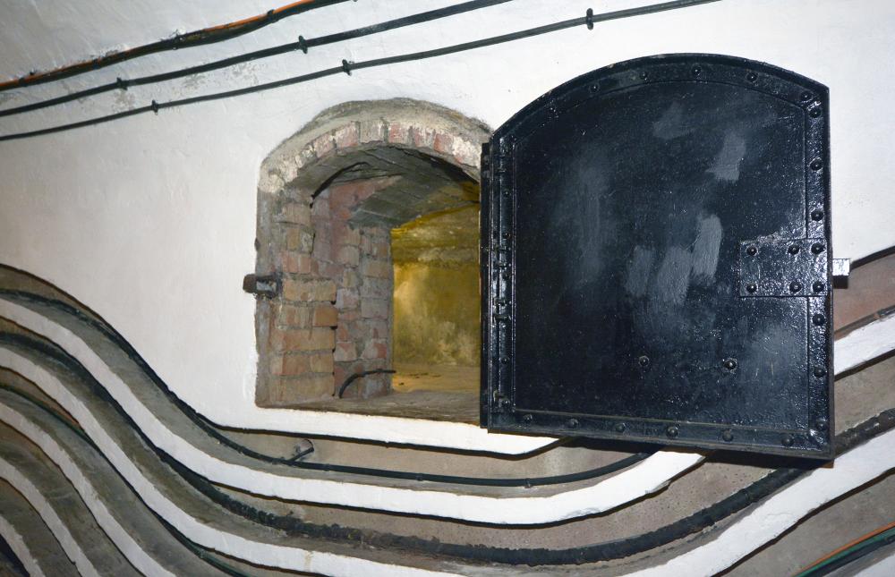 Ligne Maginot - SCHOENENBOURG - (Ouvrage d'artillerie) - Dispositifs de destruction 
Les dispositifs sont constitués de fourneaux de mine remplis d'explosif de part et d'autre de la galerie.
