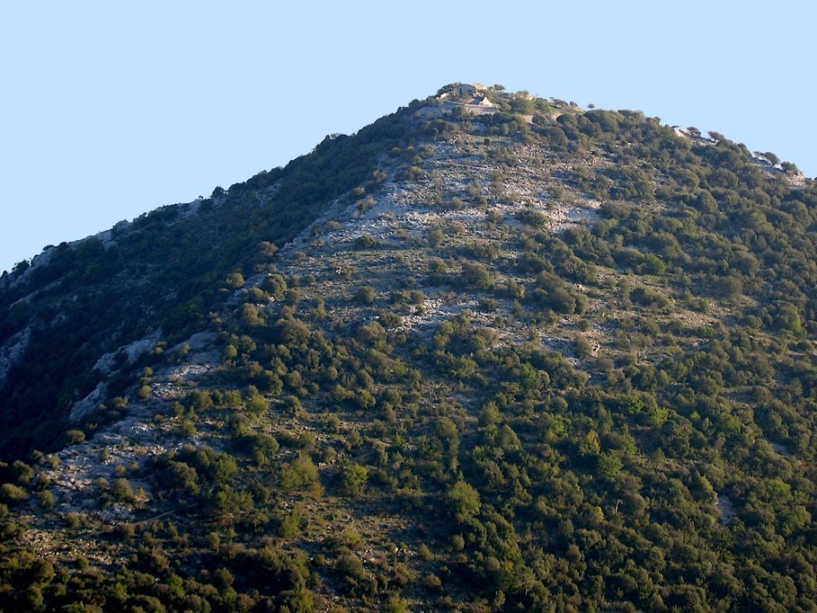 Ligne Maginot - SIRICOCCA SUD - (Observatoire d'artillerie) - Le poste est visible en haut du piton rocheux