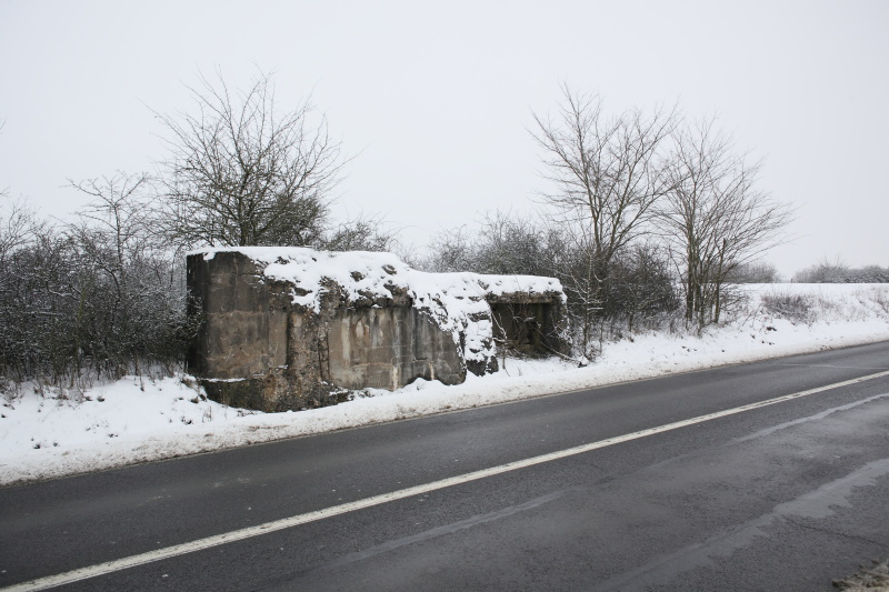 Ligne Maginot - CB295 - OBERRULEN - (Blockhaus pour canon) - Les vestiges du blockhaus se situent en bordure de la route reliant Hettange-Grande à Volmerange-Les-Mines.