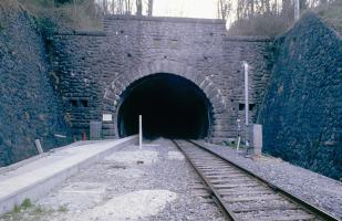 Ligne Maginot - Tunnel de Braus - Entrée Nord - L\'entrée du tunnel, avec les deux blockhaus de défense  de part et d\'autre