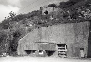 Ligne Maginot - Ouvrage du CASTILLON - Le bloc d\'entrée avec le bloc cheminée et le bloc 3 superposés