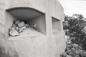 Ligne Maginot - Avant Poste de CROIX DE COUGOULE - L'observatoire rajouté après guerre
Les créneaux d'observation