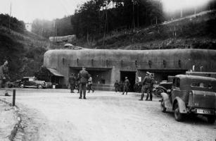 Ligne Maginot - HOCHWALD - (Ouvrage d'artillerie) - Bloc 8, entrée des munitions
Photo prise en 1940
