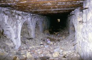Ligne Maginot - MONT de l'UBAC (Position d'artillerie préparée) - L'un des abris souterrains
Niveau supérieur