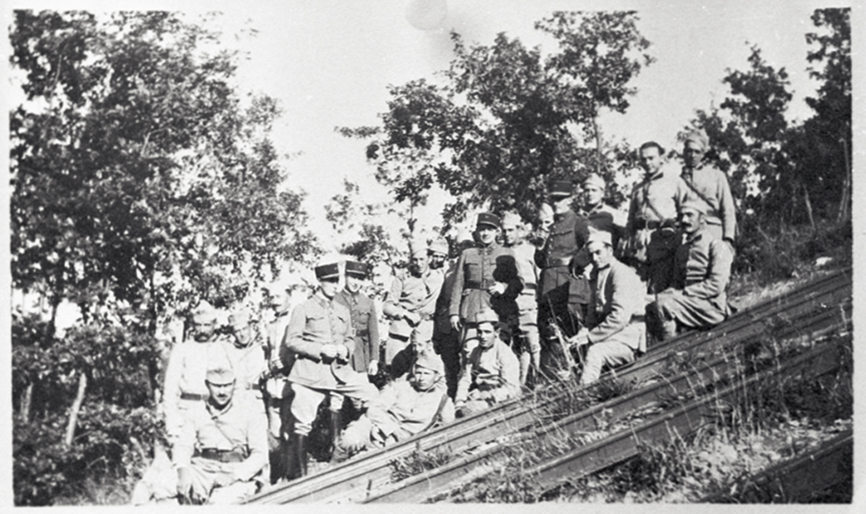 Ligne Maginot - MONTE GROSSO (MG) - E02 - (Ouvrage d'artillerie) - Photo datant probablement de la construction de l'ouvrage, les rails ayant pu être utilisés pour déplacer une charge lourde