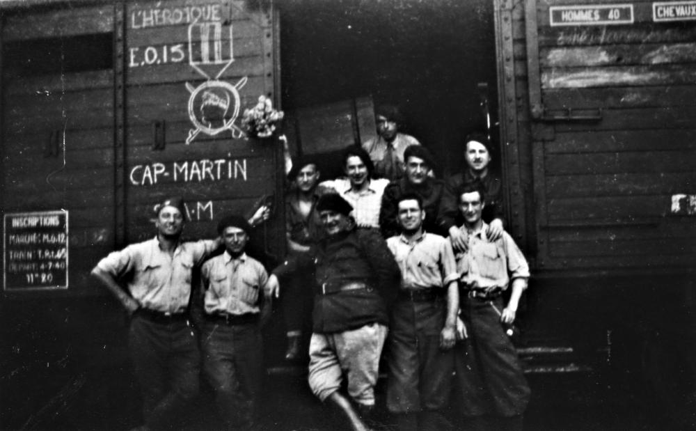 Ligne Maginot - CAP MARTIN - (Ouvrage d'artillerie) - Le 4 juillet 1940, gare de St Raphaël, les artilleurs se regroupent à Roquebrune/Argens pour y être démobilisés.