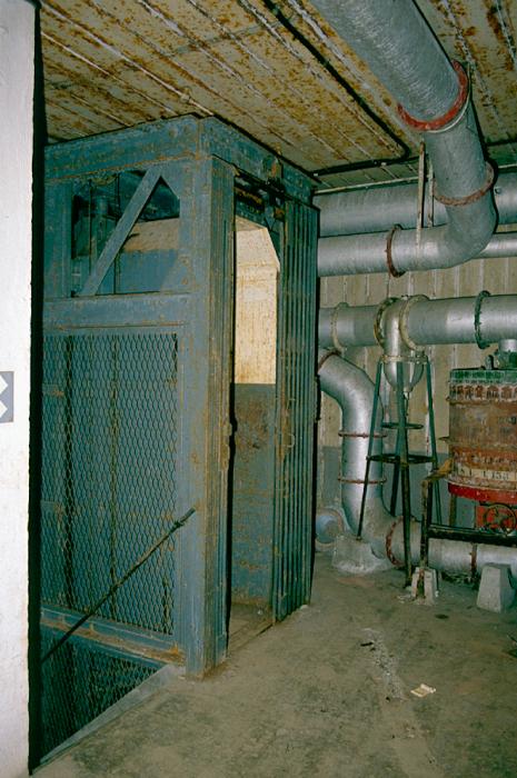 Ligne Maginot - CAP MARTIN - (Ouvrage d'artillerie) - Bloc 1
Le monte charges