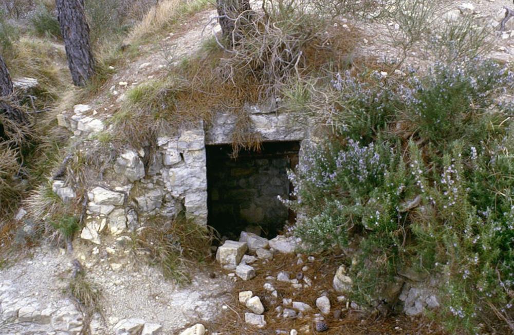 Ligne Maginot - MONT de l'UBAC (Position d'artillerie préparée) - Accès de l'un des abris souterrains