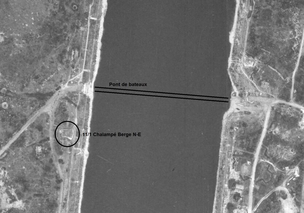 Ligne Maginot - 11/1 - CHALAMPE BERGE NORD - (Casemate d'infanterie - Double) - La casemate est bien visible, à côté de l'endroit où se situait le pont de bateaux provisoire - et ses accès - que l'on aperçoit sur les photos de 1941.