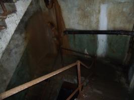 Ligne Maginot - Abri du Kreckelbusch X 15 - Coffre sud
Le puits et les escaliers menant vers la partie souterraine de l'abri