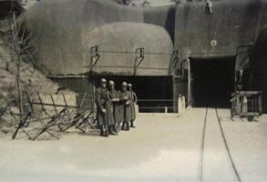 Ligne Maginot - Ouvrage d'artillerie du KOBENBUSCH - Photo prise lors de la reddition de l'ouvrage