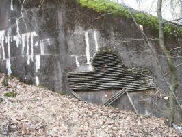 Ligne Maginot - HOCHWALD C6 ( Casemate d'infanterie ) - Détail du camouflage sur le mur d'aile de la chambre de tir haute
