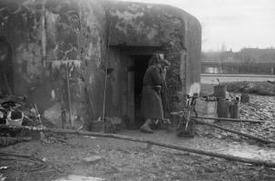 Ligne Maginot - PONT VAUBAN ( Blockhaus pour canon ) - Blockhaus en 1944-45