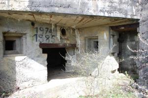 Ligne Maginot - CEZF-46 - LE MORTHOMME - (Casemate d'infanterie - Simple) - Des dates au fronton ??? Qu'est-ce? Mystère !!!