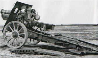 Ligne Maginot - Mortier de 220 mm C Mle 1916 Schneider - Cet exemplaire possède les caractéristiques du modèle 1915 (40 premières pièces): roues à bandage acier et 12 rayons).