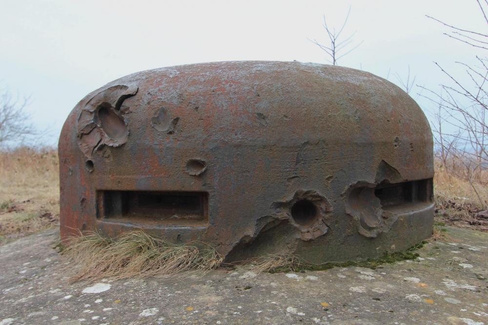 Ligne Maginot - Casemate de Hoffen Est - La cloche VDP lacérée par les impacts de PAK allemand