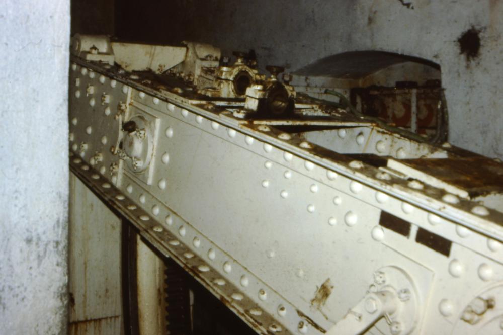 Ligne Maginot - OBERHEIDE - A14 - (Ouvrage d'infanterie) - L'étage inférieur de la tourelle, le balancier
Photo datant de 1992