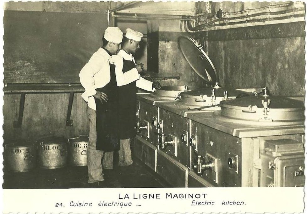 Ligne Maginot - Autocuiseur à marmites Cubain - Autocuiseur electrique utilisé dans les cuisines de gros ouvrages.
Il s'agit de la première utilisation de l'inox en cuisine