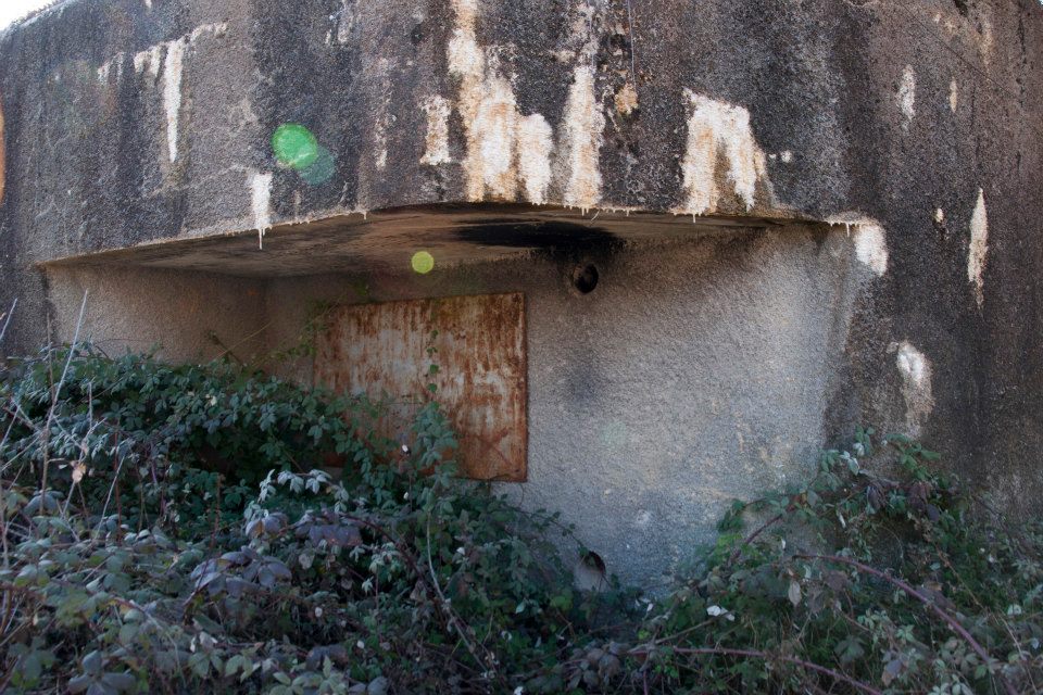 Ligne Maginot - Casemate de la Bévéra - Le créneau pour mitrailleuse