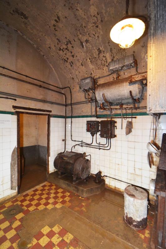 Ligne Maginot - LA FERTE - (Ouvrage d'infanterie) - La cuisine
Le système de mise en pression du gas-oil pour la cuisinière 