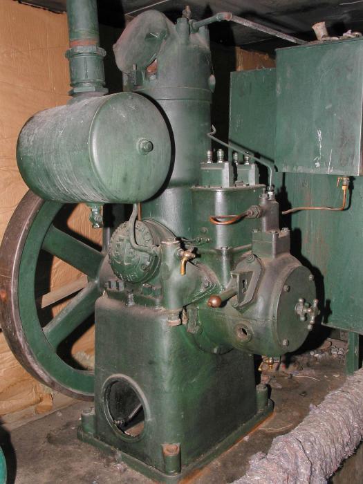 Ligne Maginot - Ouvrage d'artillerie du JANUS - Le moteur diesel entrainant la pompe à eau alimentant l'ouvrage du Janus