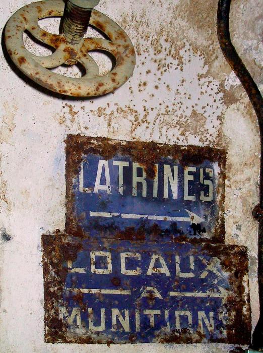 Ligne Maginot - LES AITTES - (Ouvrage d'infanterie) - Direction caserne et les magasins