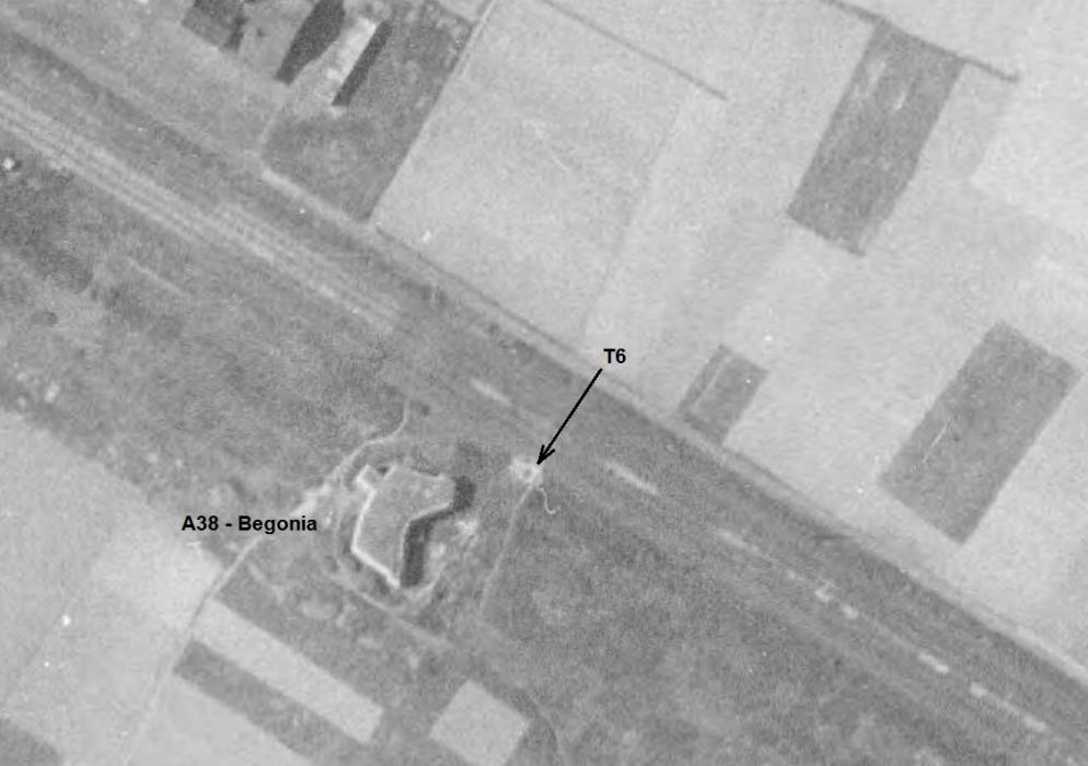 Ligne Maginot - T6 - ONNAING - (Cuve pour arme d'infanterie) - L'emplacement est distinguable, au bord de la ligne de chemin de fer, juste devant la casemate A38.