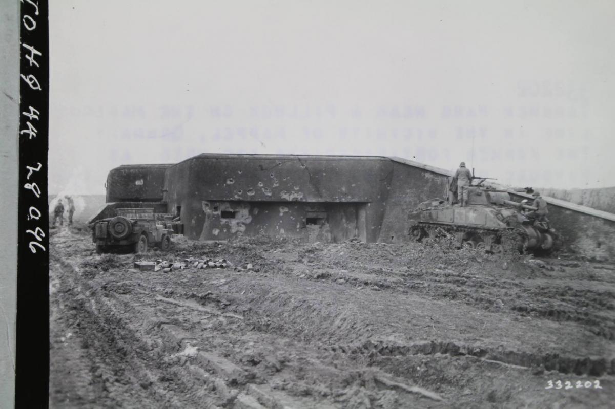 Ligne Maginot - MC9B - MC24 - (Casemate d'infanterie - Double) - Photo prise le 01 dec 1944
Signal Corp ref : ETO HQ 44 28096
