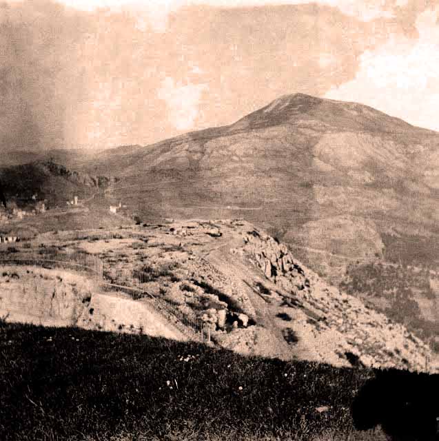 Ligne Maginot - TETE DE CHIEN - FORT MASSENA (6° BIE - 157° RAP) - (Position d'artillerie préparée) - La Turbie au début du siècle vue depuis le fort