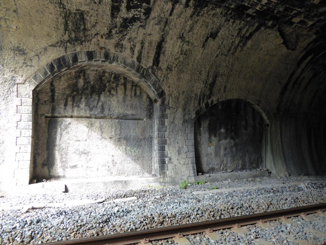 Ligne Maginot - Caranca Sud (Tunnel de) - Alcove pour la grille et la porte