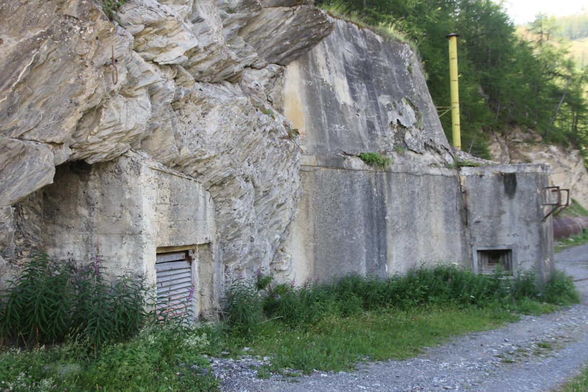 Ligne Maginot - ROCHE LA CROIX (RLC) - (Ouvrage d'artillerie) - Bloc 1
A gauche, la prise d'air principale de l'ouvrage
