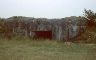Ligne Maginot - Ouvrage d'infanterie du MOTTENBERG - Bloc 2.
Etat en 1976: le bloc a déjà été ferraillé mais n'est pas encore remblayé.