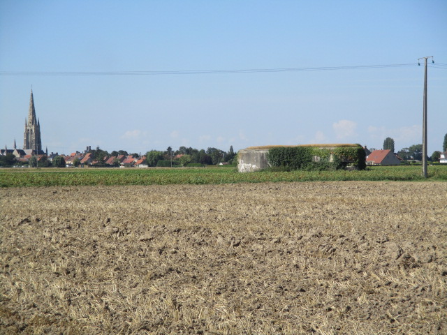 Ligne Maginot - A2 - HONDSCHOOTE (Blockhaus pour canon) - Le blockhaus A 2 - Hondschoote situé dans cet environnement.