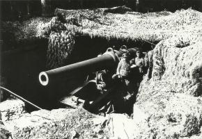 Ligne Maginot - Batterie du Strengwald - L'une des pièces de 240mm modèle 1884 / 17 en 1940
Photo allemande